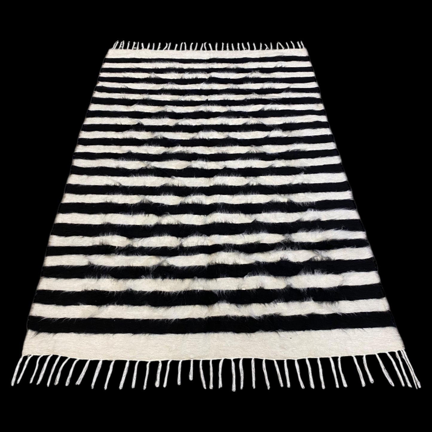 Alfombra Kilim estilo nórdico escandinavo con rayas blancas y negras de estilo turco