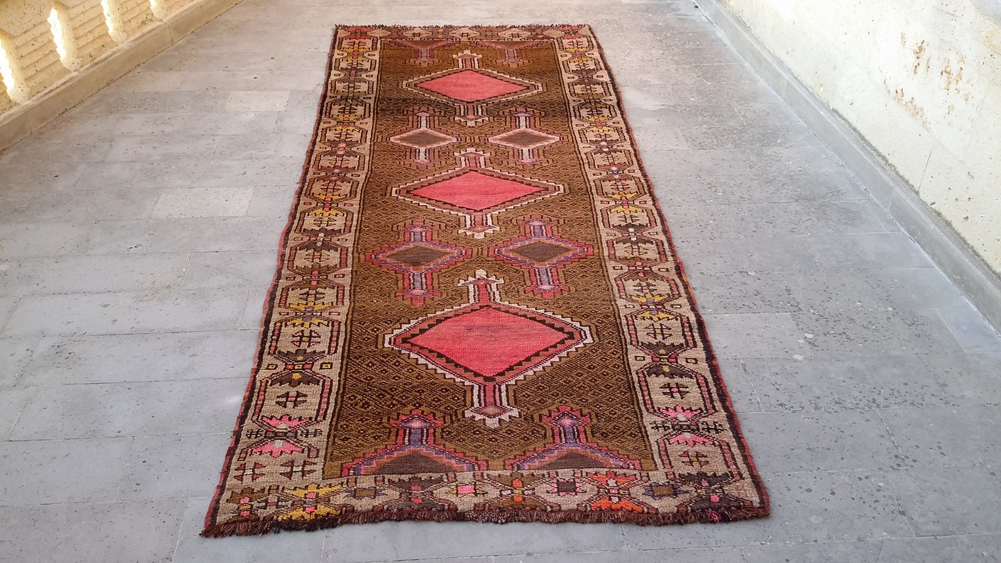 Alfombra de pasillo tribal de Anatolia Oriental Kars Kagizman