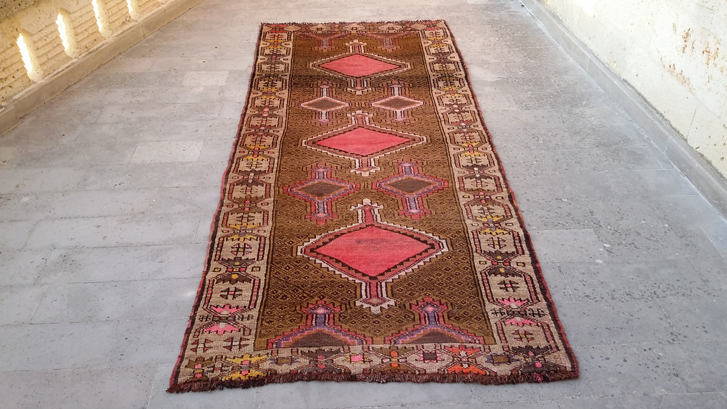 Alfombra de pasillo tribal de Anatolia Oriental Kars Kagizman