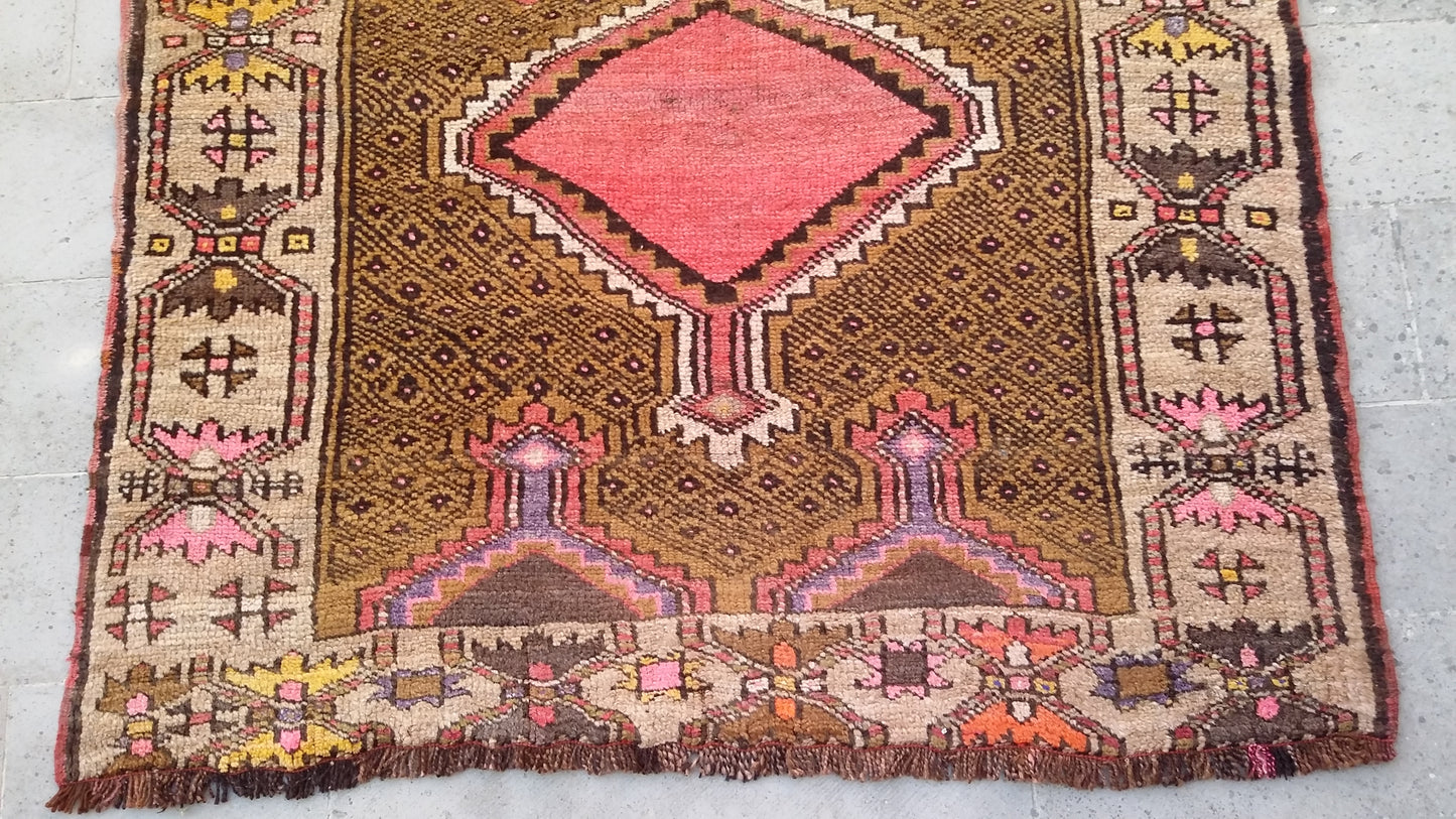 Alfombra de pasillo tribal de Anatolia Oriental Kars Kagizman
