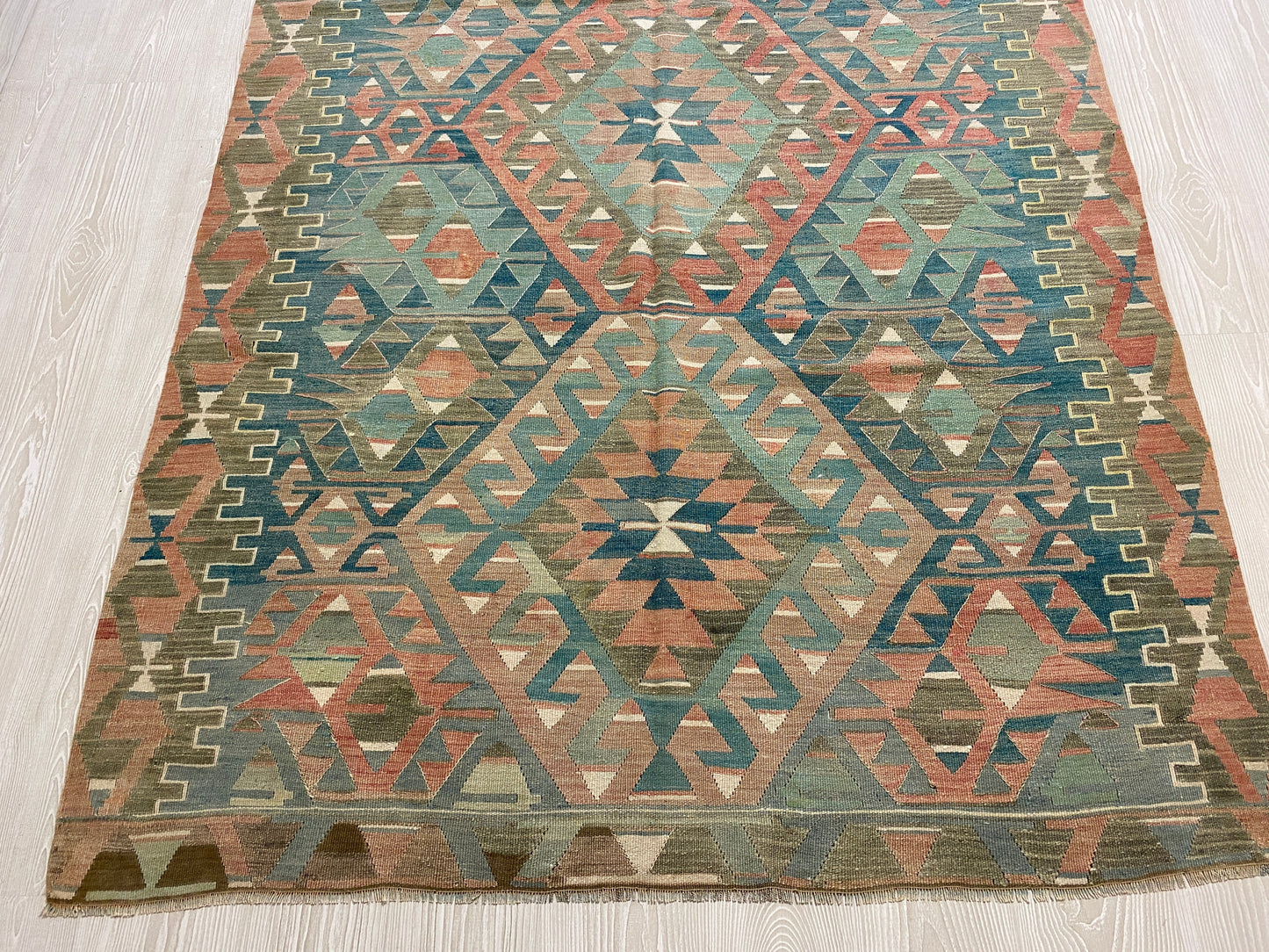 Oushak Esme Area Kilim Rug - Kilim Art Gallery