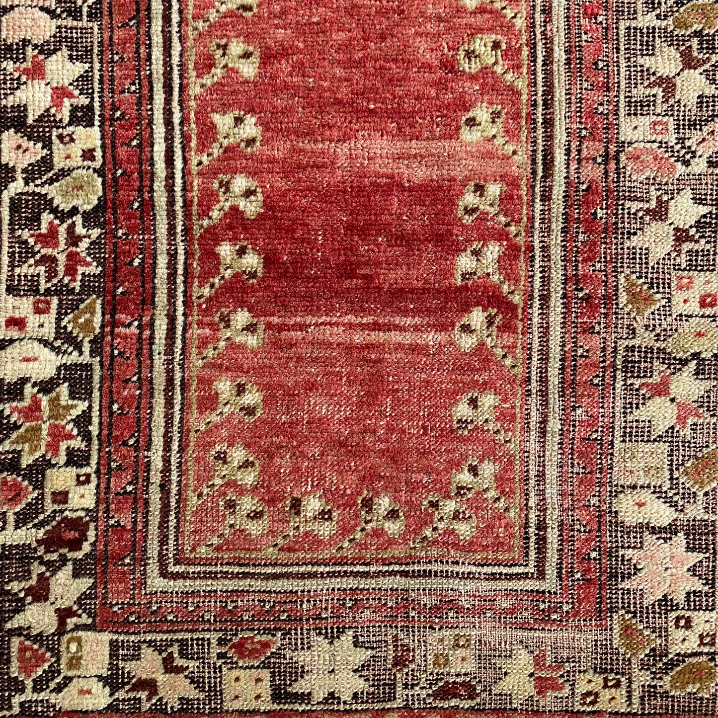 Kirsehir Mucur Mujur Prayer Rug