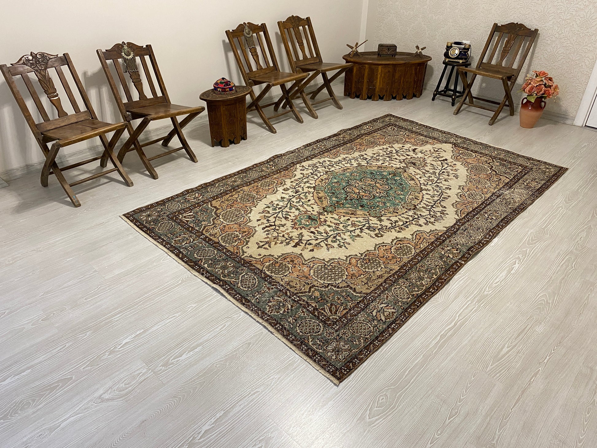 DECORATIVE VINTAGE DISTRESSED TURKISH OUSHAK AREA RUG - Kilim Art Gallery