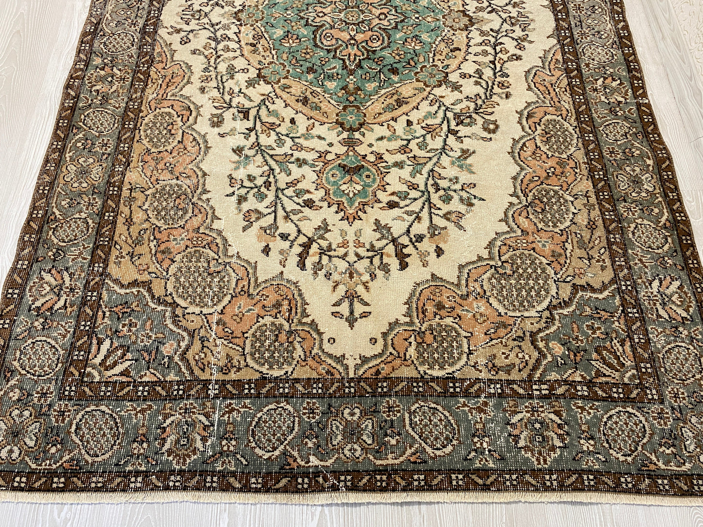 DECORATIVE VINTAGE DISTRESSED TURKISH OUSHAK AREA RUG - Kilim Art Gallery