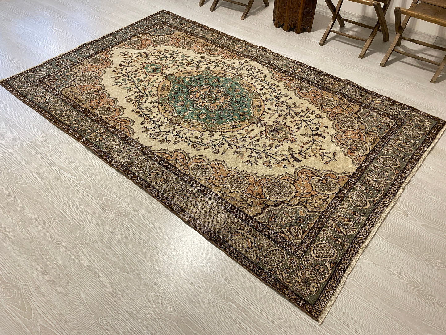 DECORATIVE VINTAGE DISTRESSED TURKISH OUSHAK AREA RUG - Kilim Art Gallery