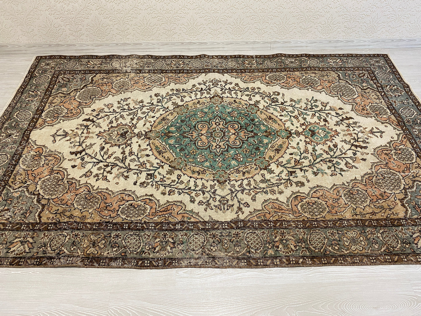 DECORATIVE VINTAGE DISTRESSED TURKISH OUSHAK AREA RUG - Kilim Art Gallery
