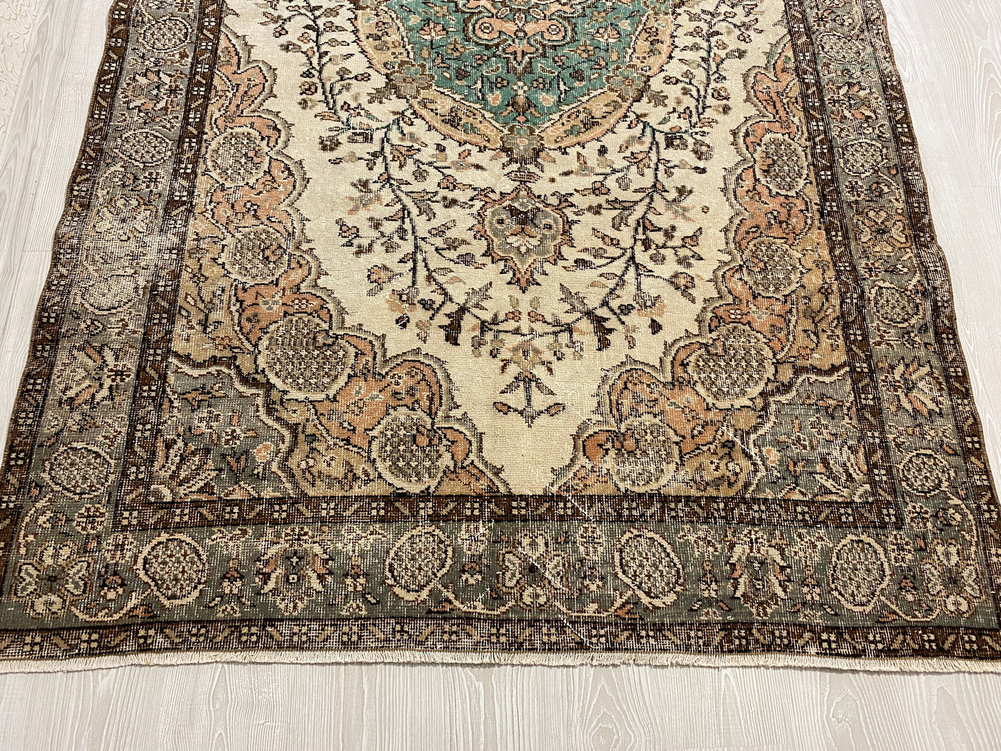 DECORATIVE VINTAGE DISTRESSED TURKISH OUSHAK AREA RUG - Kilim Art Gallery