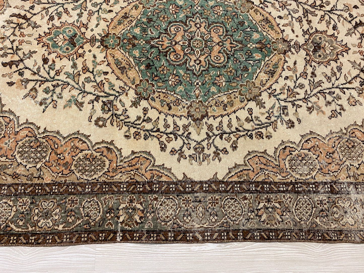 DECORATIVE VINTAGE DISTRESSED TURKISH OUSHAK AREA RUG - Kilim Art Gallery