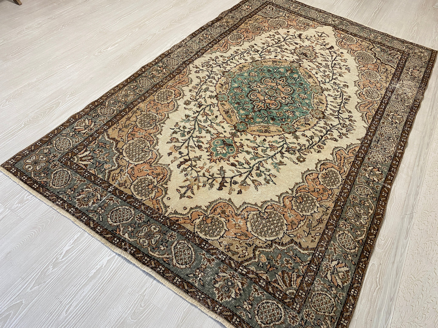 DECORATIVE VINTAGE DISTRESSED TURKISH OUSHAK AREA RUG - Kilim Art Gallery