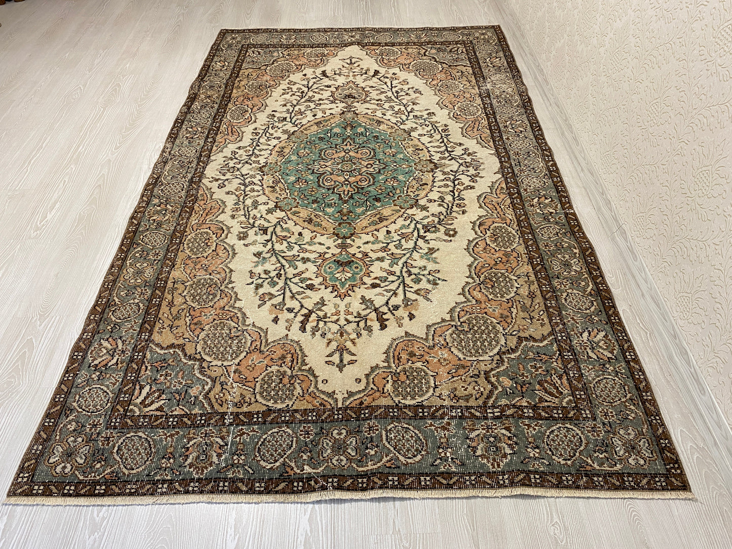 DECORATIVE VINTAGE DISTRESSED TURKISH OUSHAK AREA RUG - Kilim Art Gallery