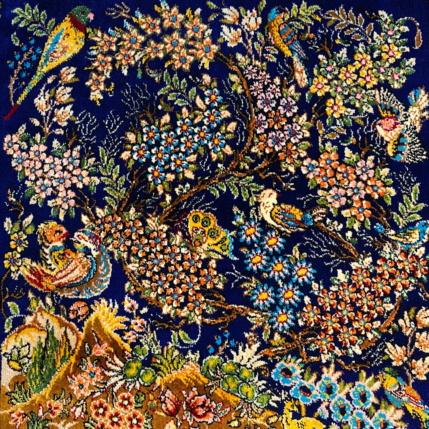 Pictorial Small Silk Carpet Rug Wall Hanging - Kilim Art Gallery