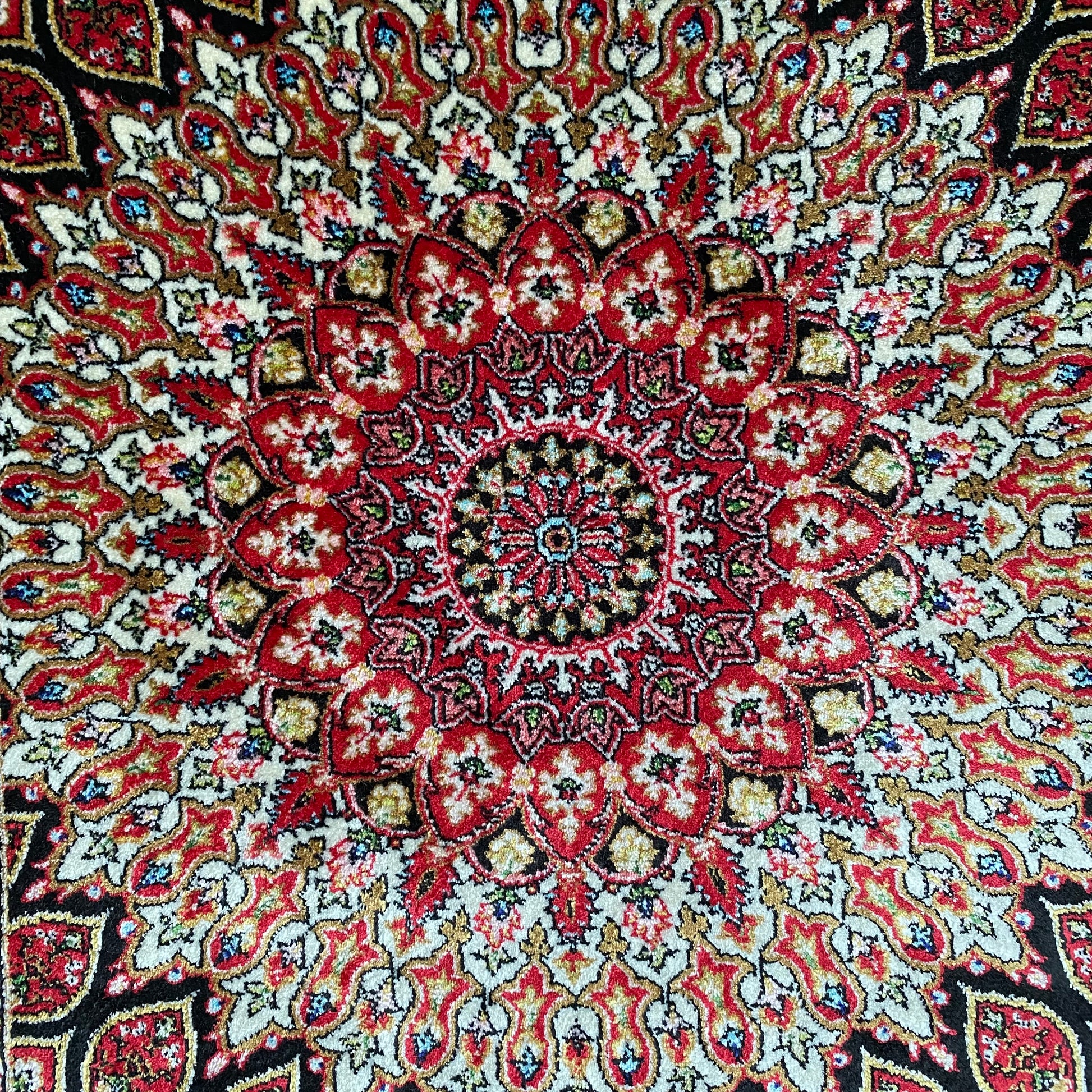 Small Black Dome Design Bamboo Silk Rug