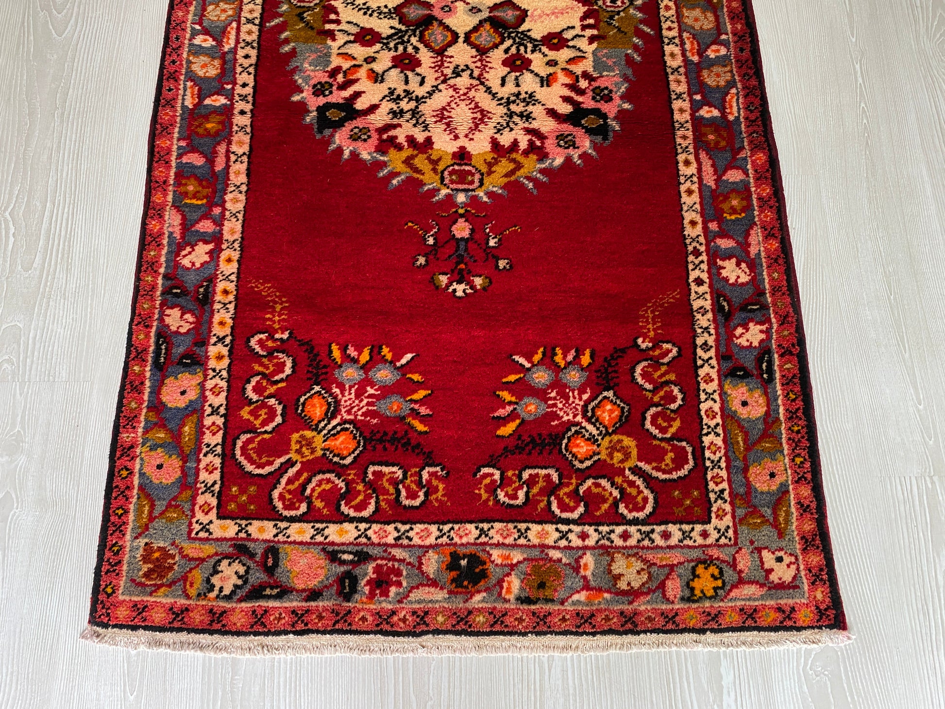 Turkish Guney Rug - Güney Carpet オールド絨毯ギュネイ - Kilim Art Gallery