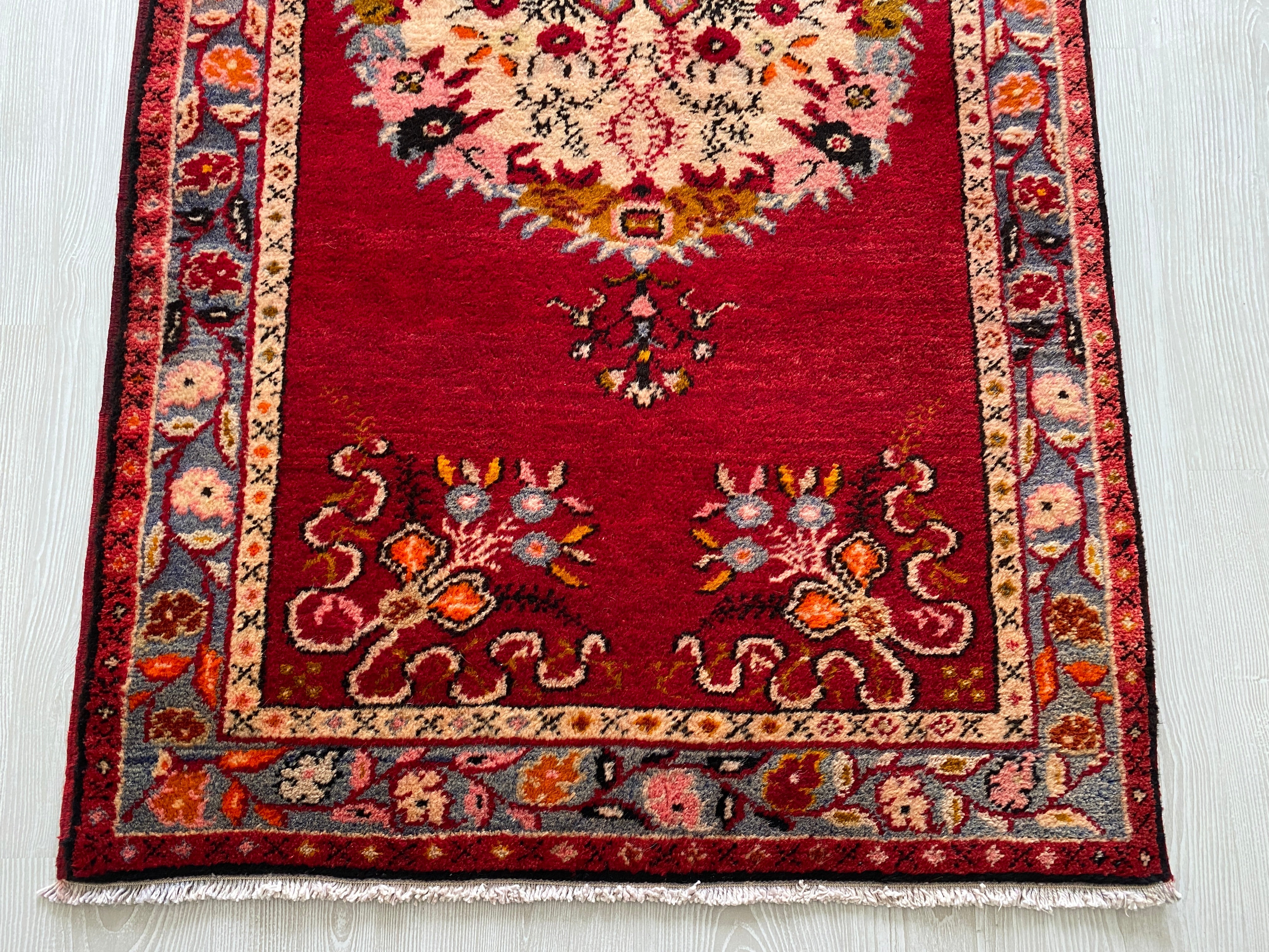 トルコのギュネイラグ - Güney Carpet オールド絨毯ギュネイ – Kilim