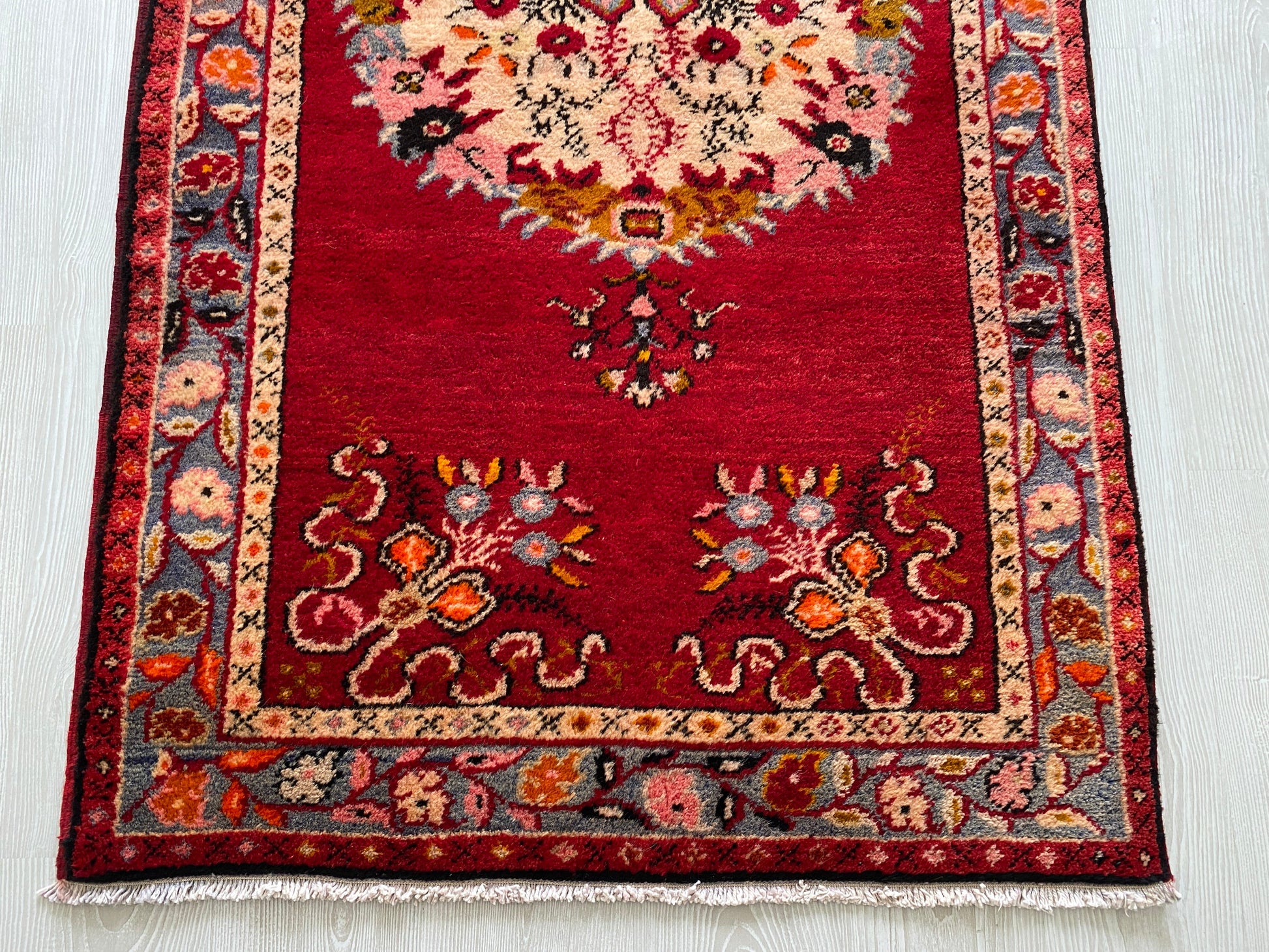 Turkish Guney Rug - Güney Carpet オールド絨毯ギュネイ - Kilim Art Gallery