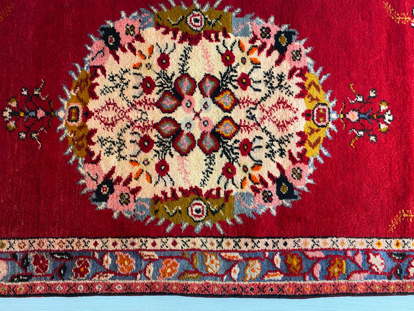 Turkish Guney Rug - Güney Carpet オールド絨毯ギュネイ - Kilim Art Gallery