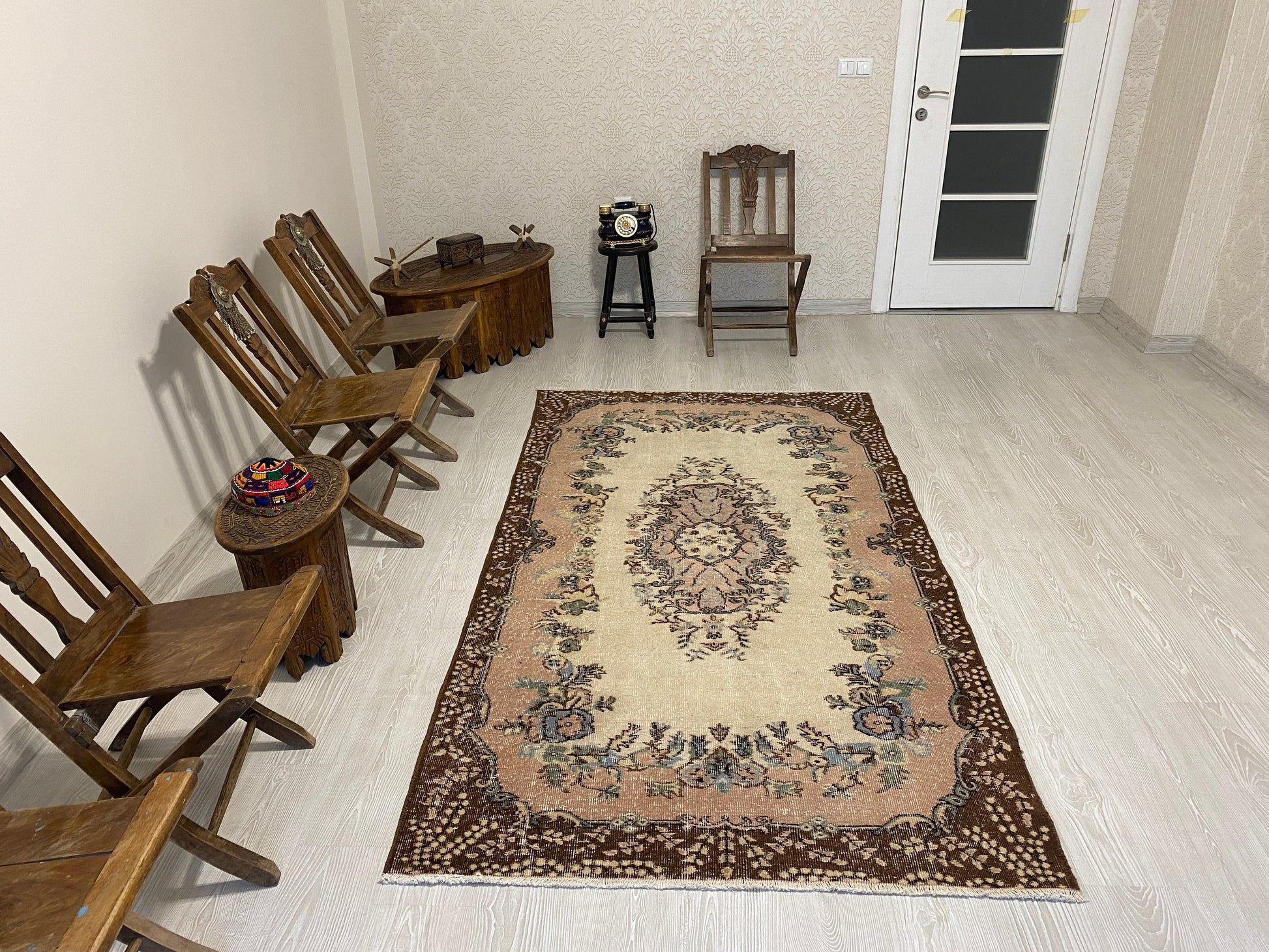 Decorative Vintage Turkish Oushak Rug - Kilim Art Gallery