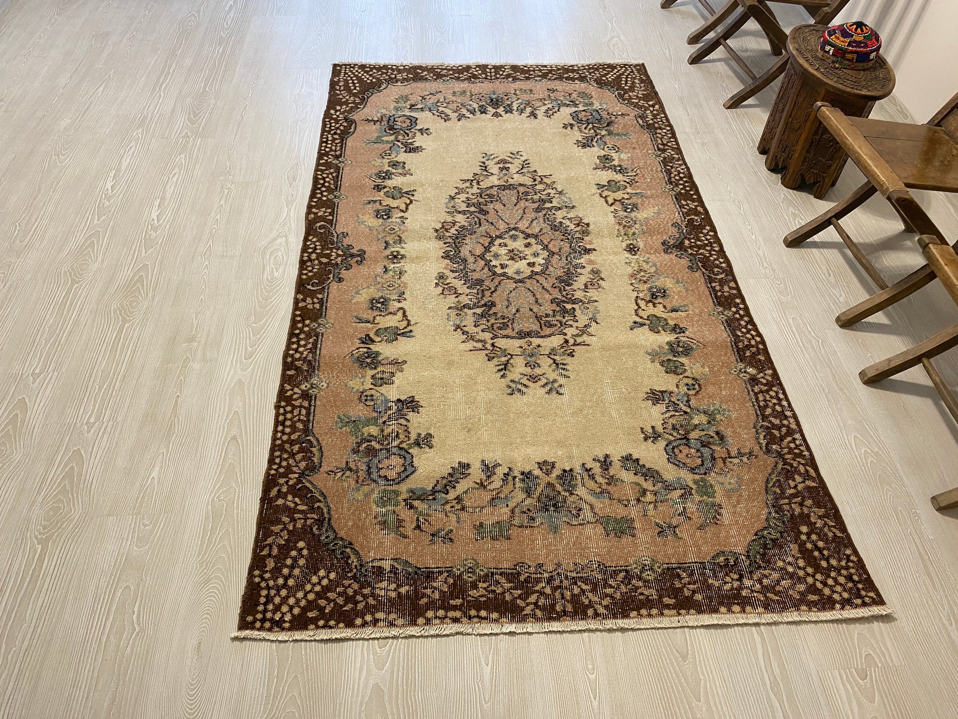 Decorative Vintage Turkish Oushak Rug - Kilim Art Gallery