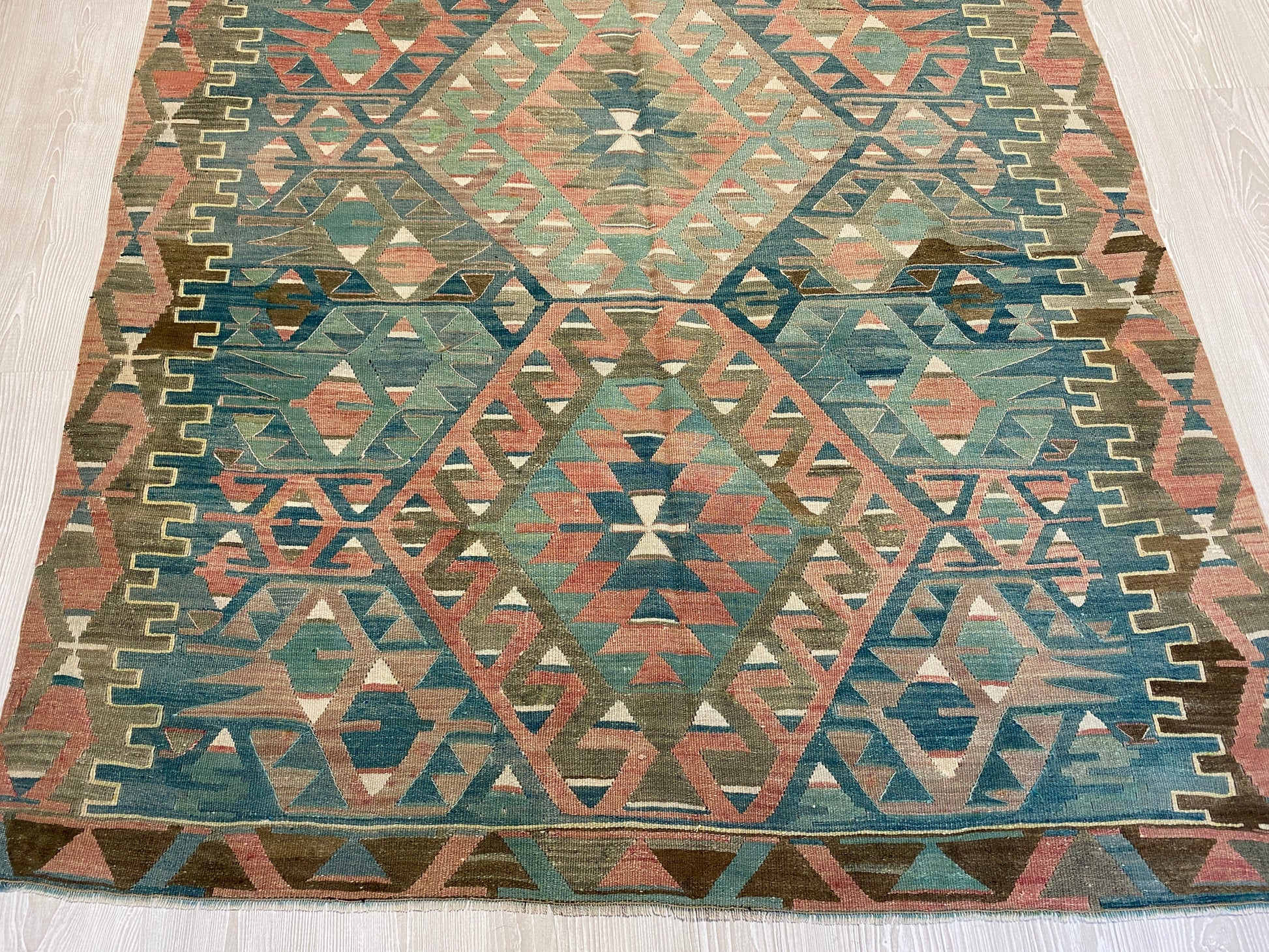 Oushak Esme Area Kilim Rug - Kilim Art Gallery