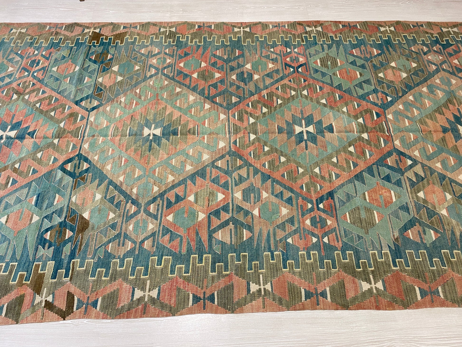 Oushak Esme Area Kilim Rug - Kilim Art Gallery