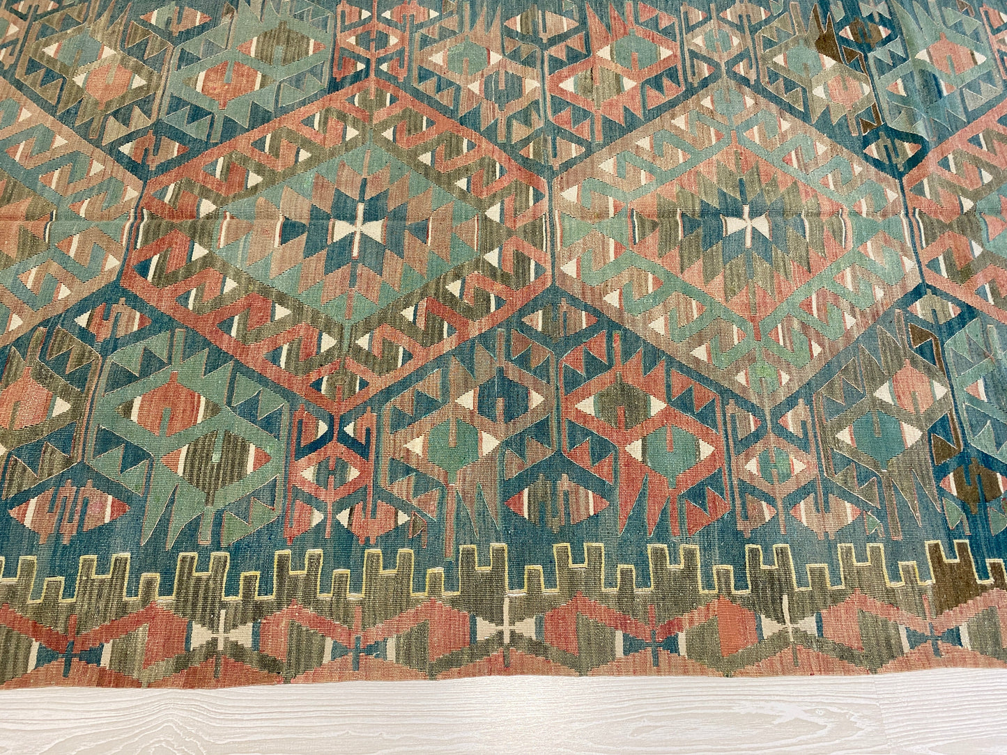 Oushak Esme Area Kilim Rug - Kilim Art Gallery