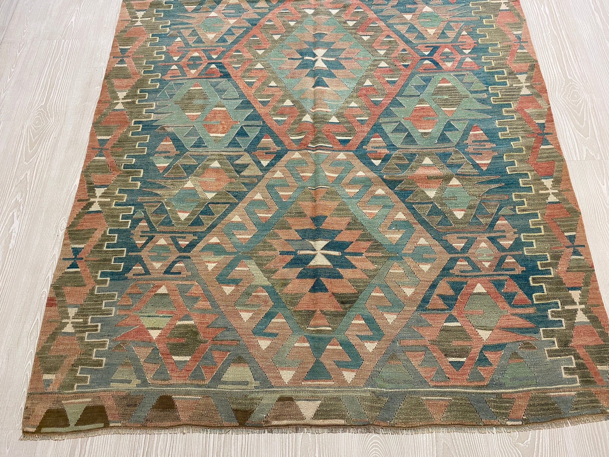 Oushak Esme Area Kilim Rug - Kilim Art Gallery