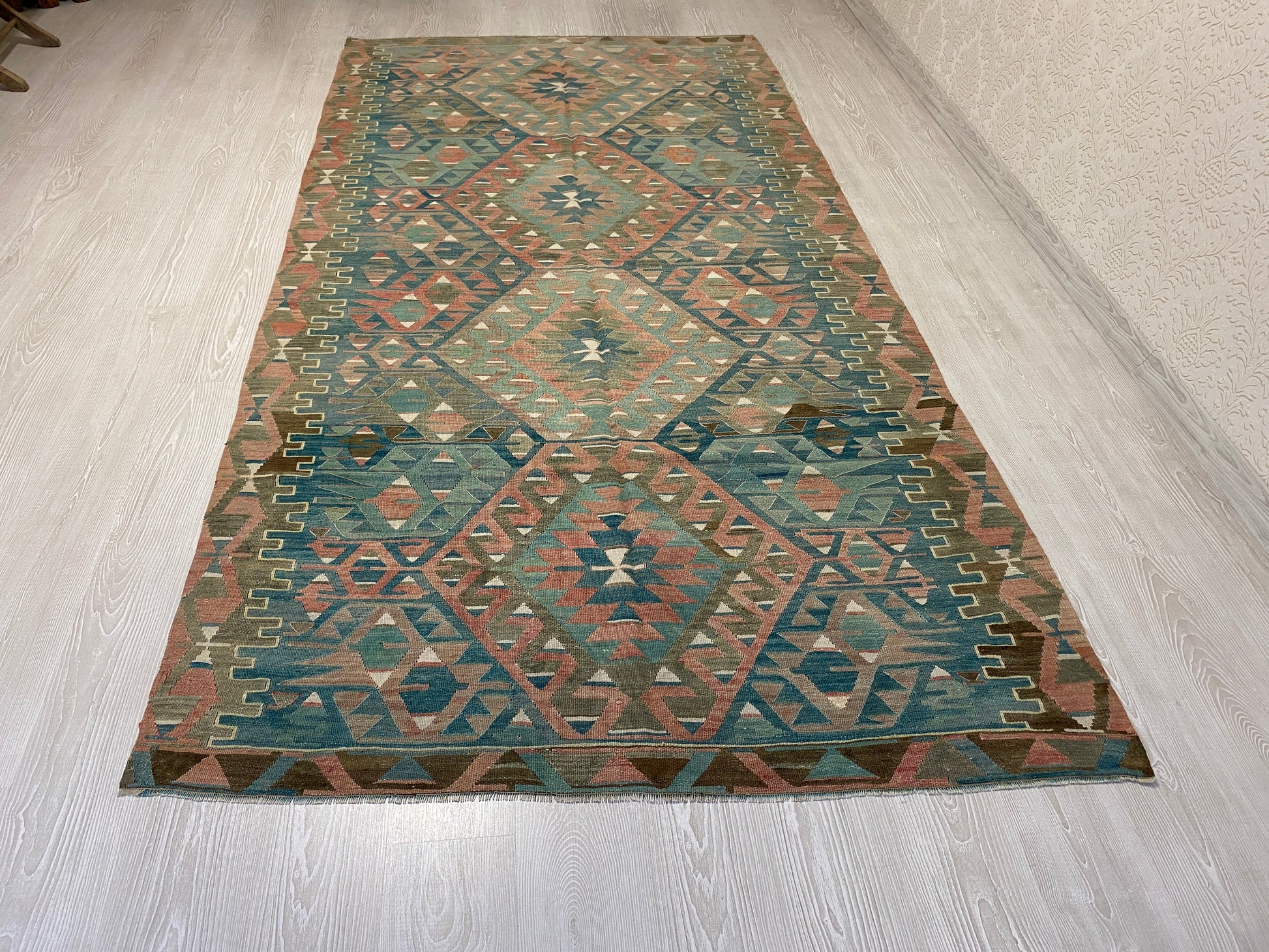 Oushak Esme Area Kilim Rug - Kilim Art Gallery