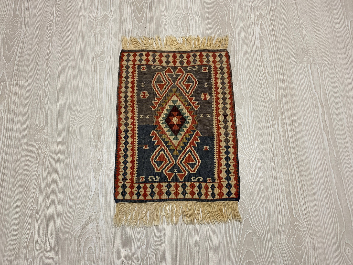 Small Van Hakkari Kilim Rug - Kilim Art Gallery