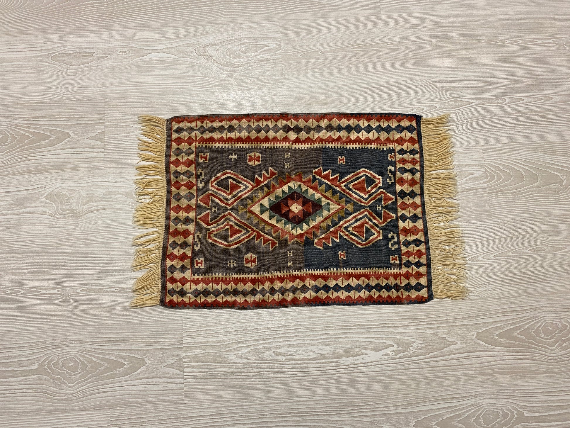 Small Van Hakkari Kilim Rug - Kilim Art Gallery