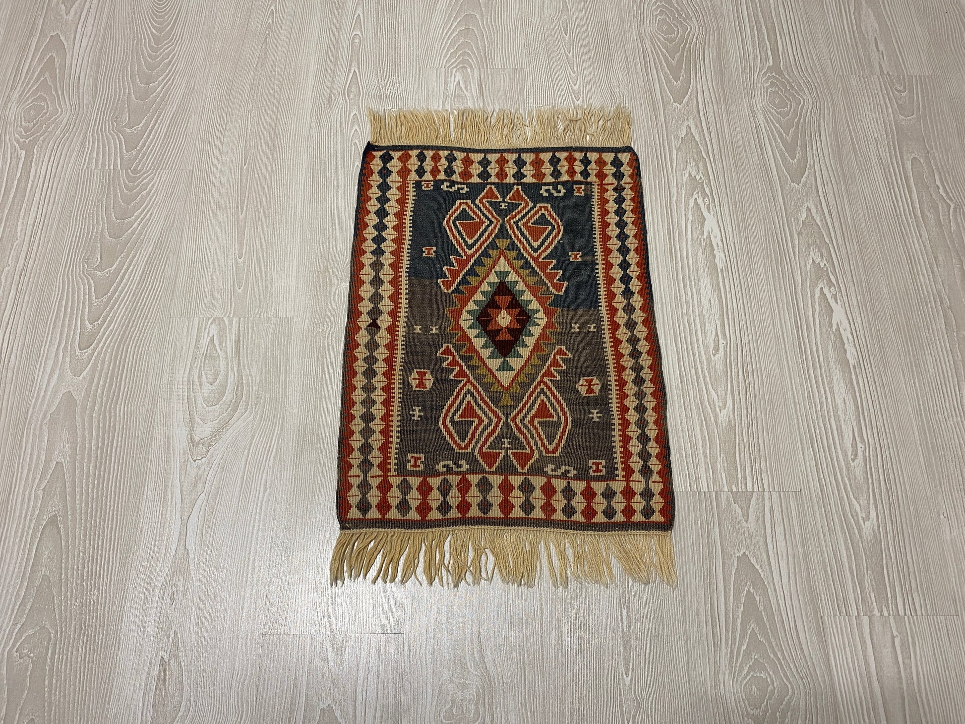 Small Van Hakkari Kilim Rug - Kilim Art Gallery