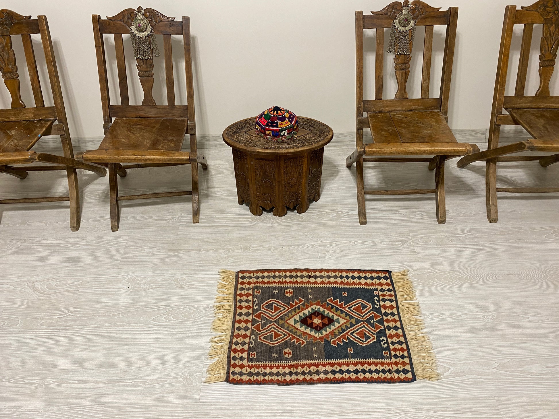 Small Van Hakkari Kilim Rug - Kilim Art Gallery