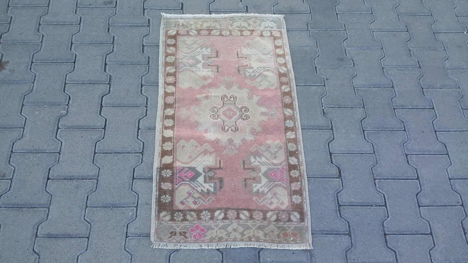 Vintage Small Turkish Kirsehir Carpet Yastik Rug - Kilim Art Gallery