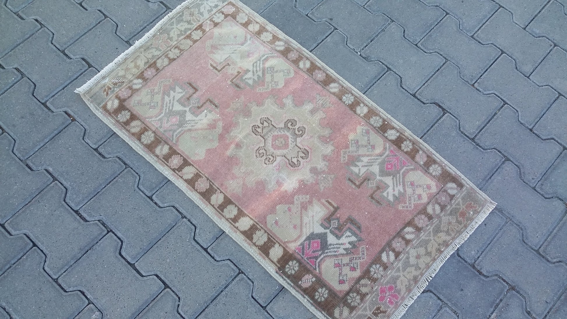 Vintage Small Turkish Kirsehir Carpet Yastik Rug - Kilim Art Gallery