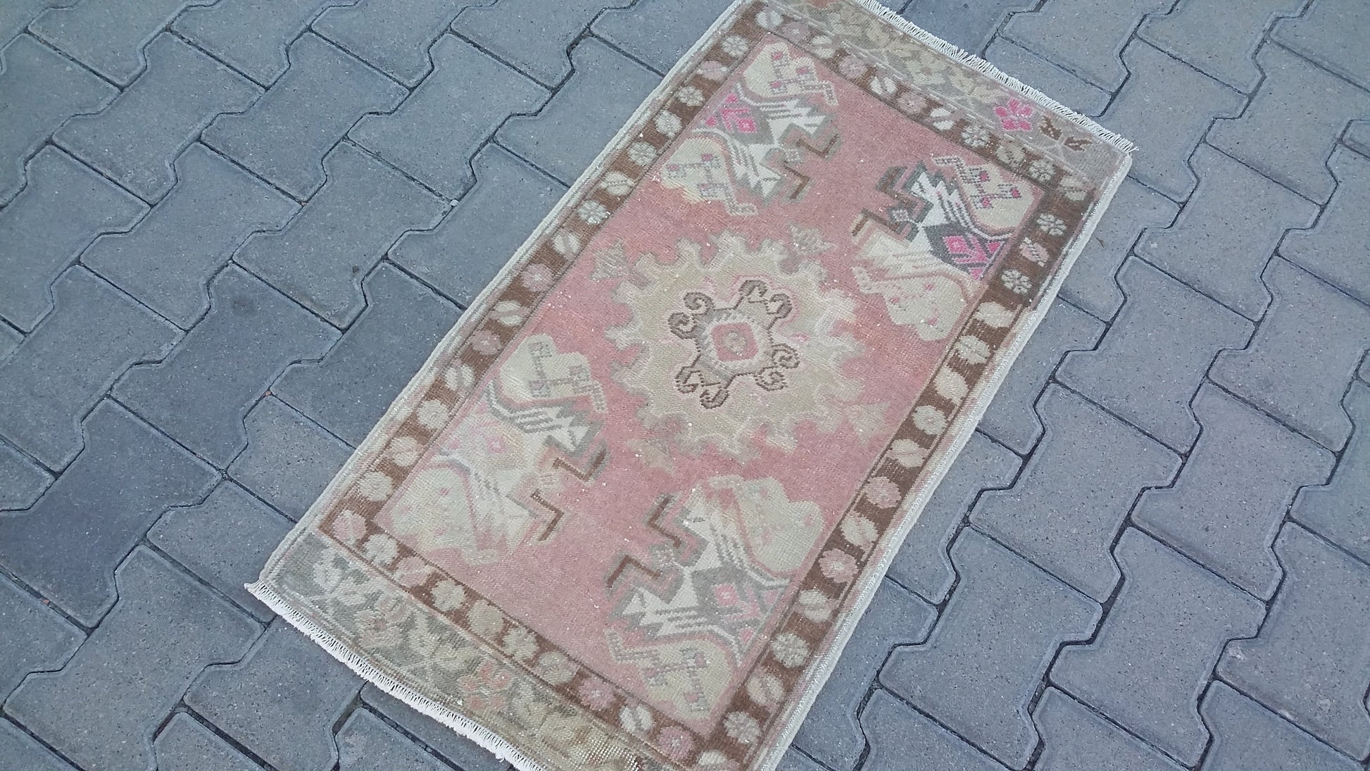 Vintage Small Turkish Kirsehir Carpet Yastik Rug - Kilim Art Gallery